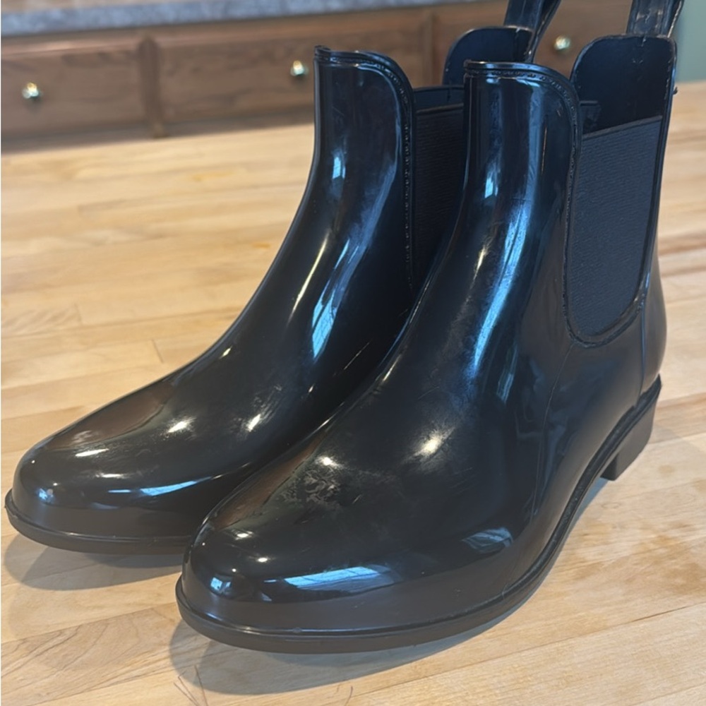 Black Chelsea Boots
